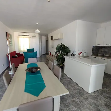Calida Penthouse Homestay *