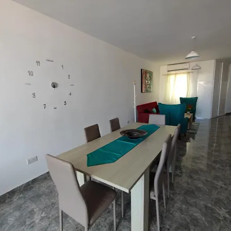Calida Penthouse Séjour chez l'habitant Naxxar